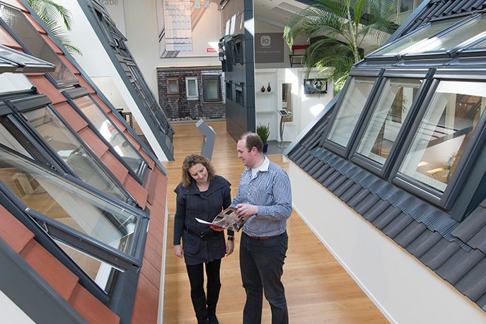 De showroom van Dakraamplaza in Leiderdorp met VELUX dakramen