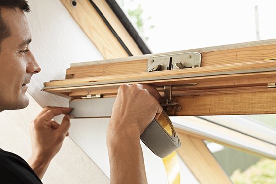 Onderhoud aan een VELUX dakraam