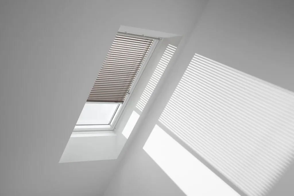 velux jaloezie gemonteerd op velux dakraam